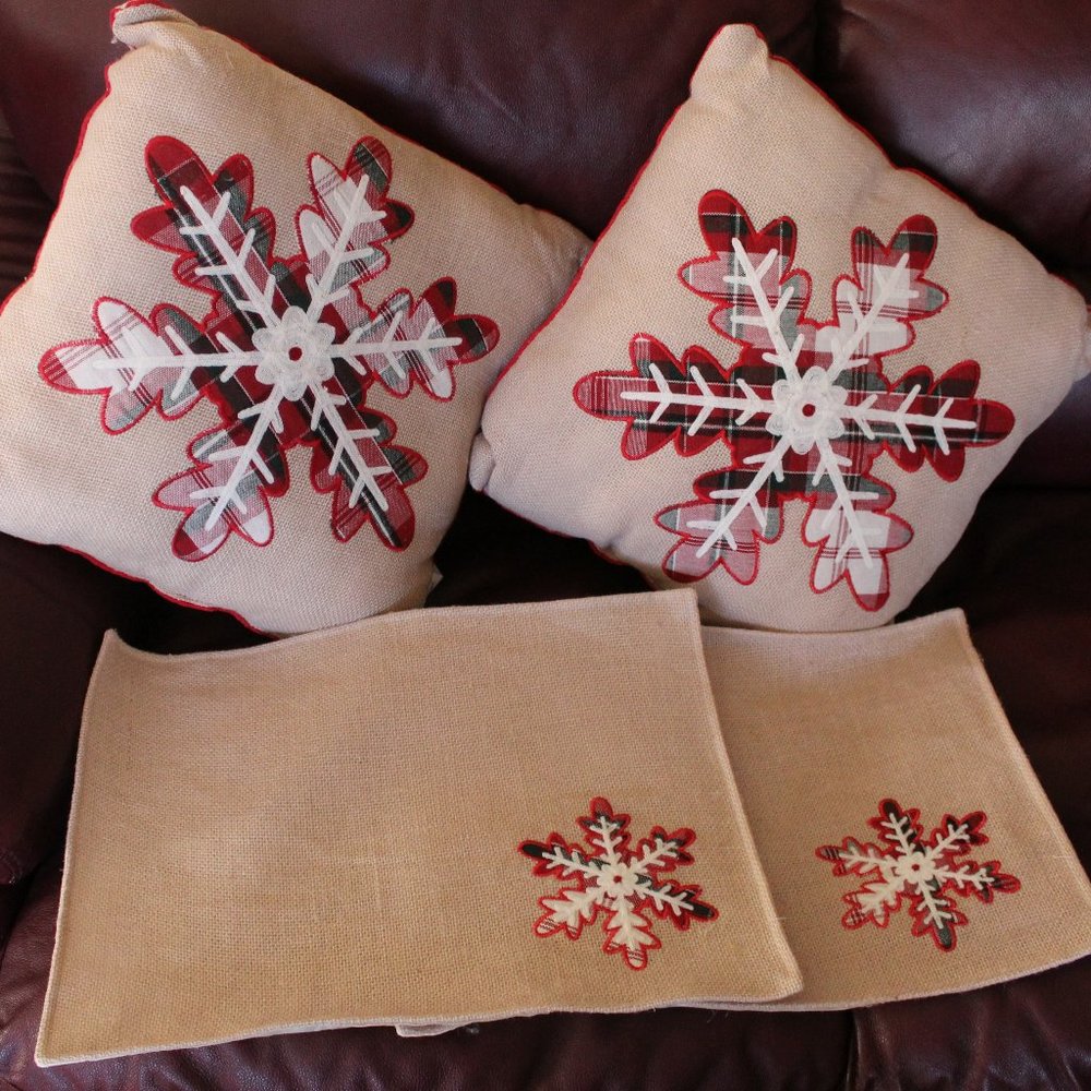 Two Burlap Plaid Snowflake Throw Pillows and 2 Place Mats